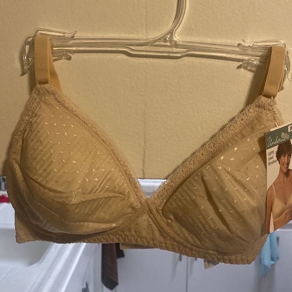 JCPenney Bras this model in size 36B White, 34A & 34C Beige, NWT - Picture 3 of 10